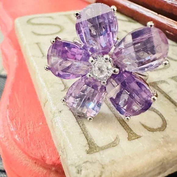 Nancy & Rise Purple Flower Crystal Rhinestone Silver Tone Ring Fits Sizes 8-10 - Picture 3 of 9